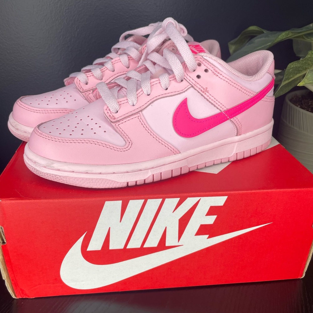 Nike Pink Sneakers Classic Dunk Low Style